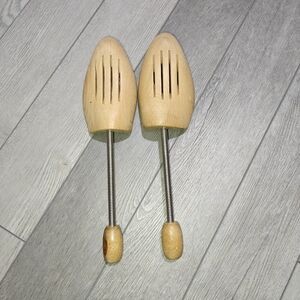 Wooden Shoe Tree with Adjustable Metal Rod